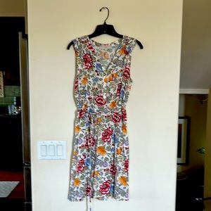 Sleeveless floral print dress lead time I pull over button, front size medium